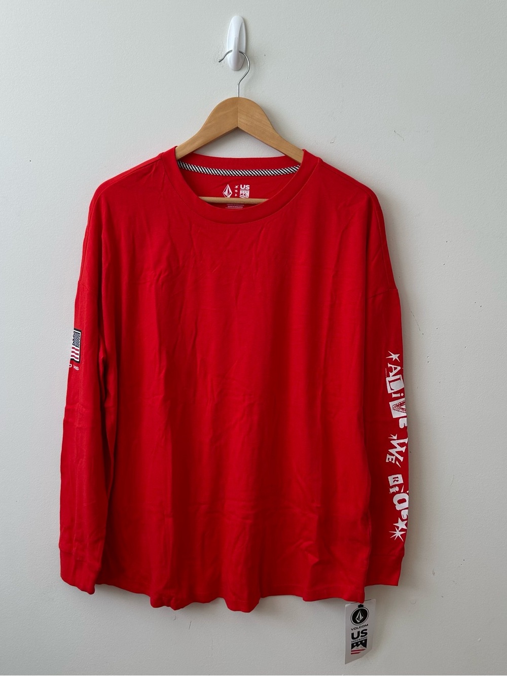 Volcom US Snowboard Team Long Sleeve Crew Neck Graphic T Shirt Mens S Red